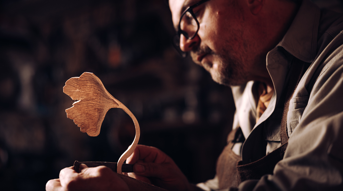 rafael kosec tekavc svetloba lesa logo